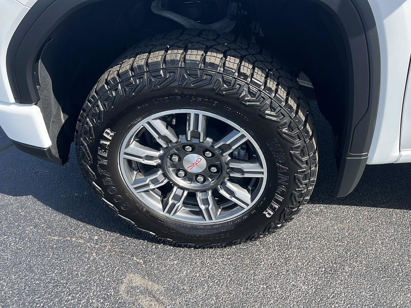 Used 2025 GMC Sierra 1500 AT4 image 35