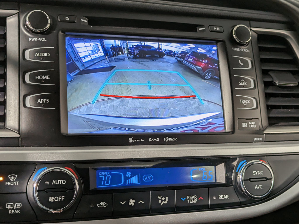 Used 2019 Toyota Highlander XLE AWD/4WD image 21