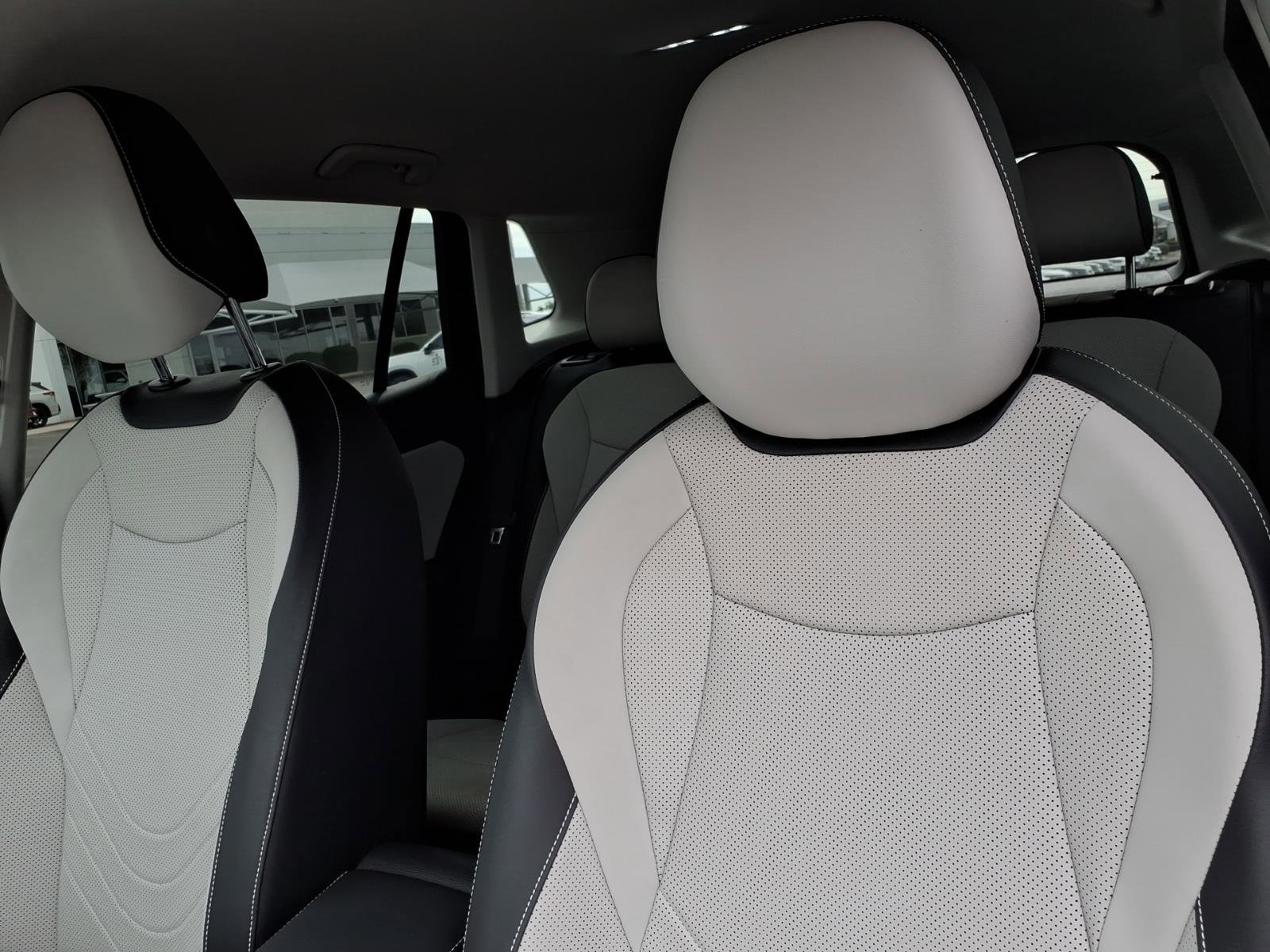 Certified 2025 Volkswagen Tiguan SE AWD/4WD image 21