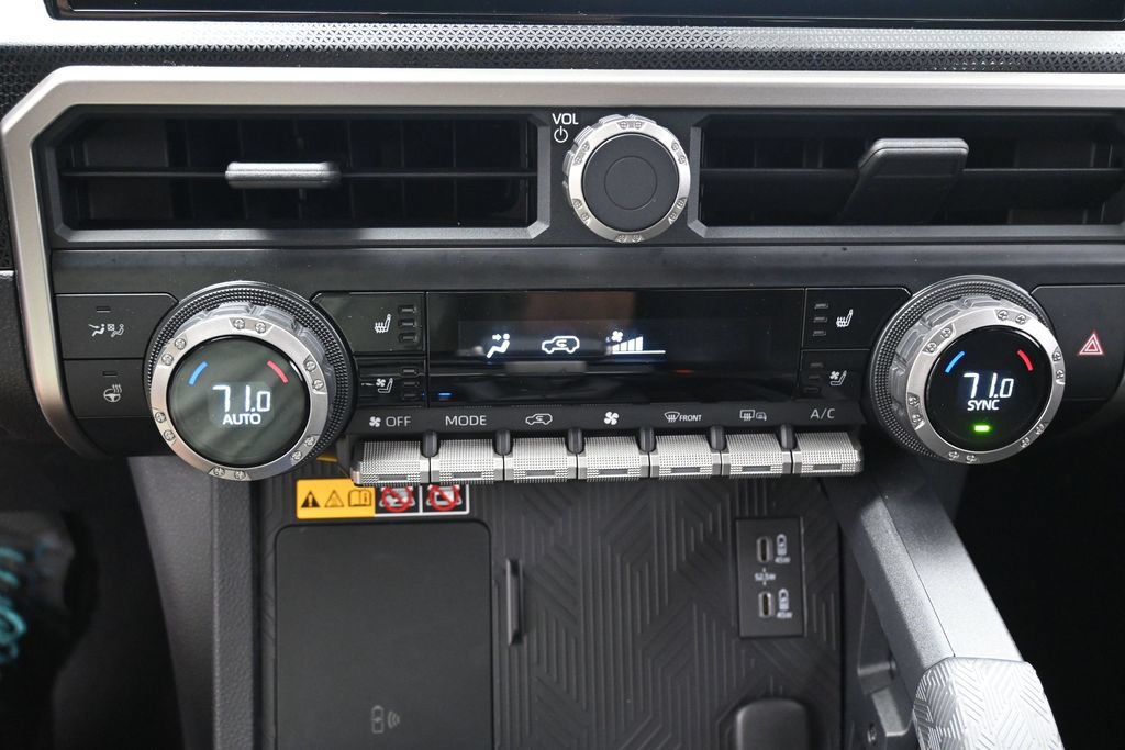 Used 2025 Toyota 4Runner Limited AWD/4WD image 23