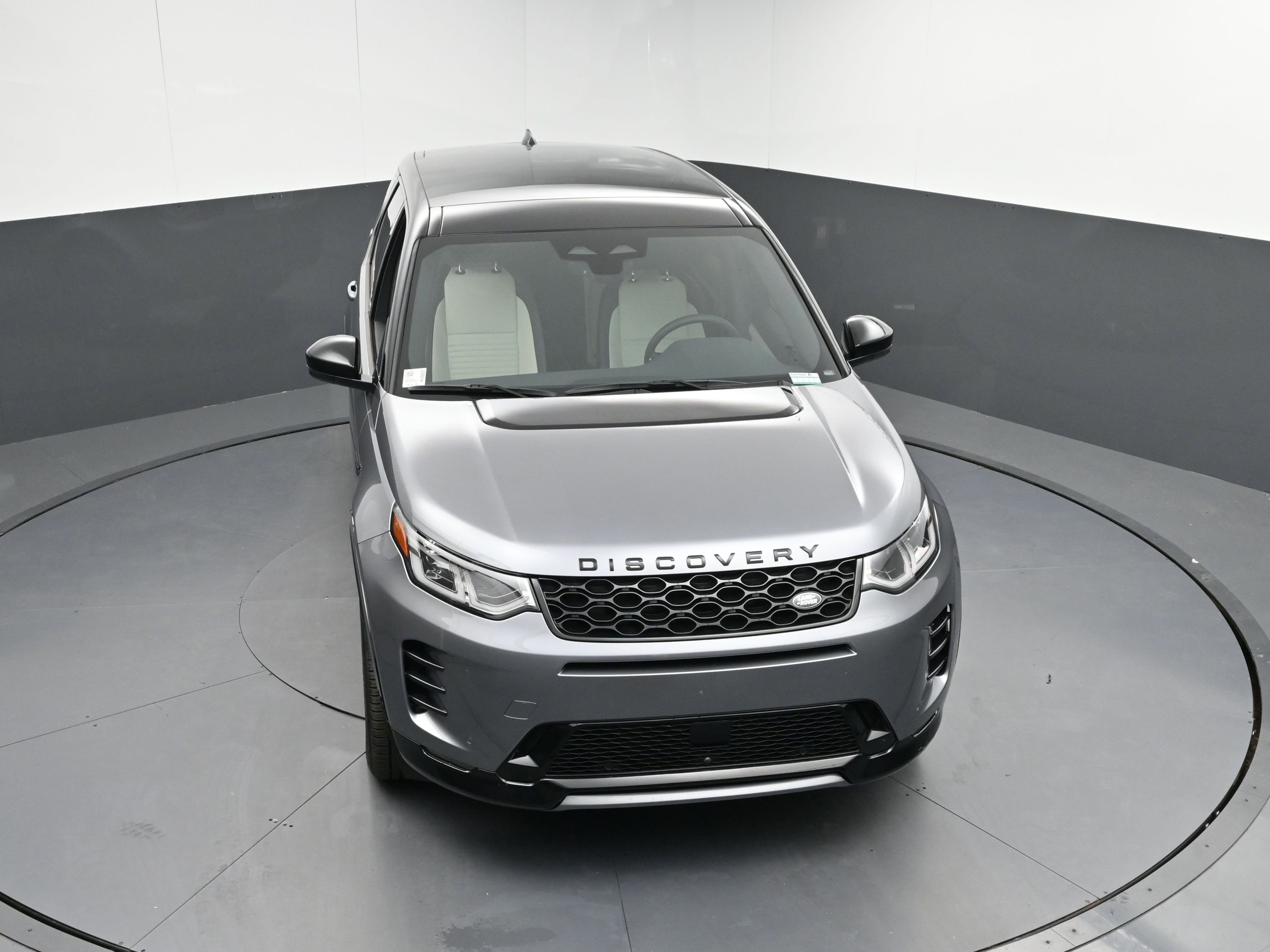 New 2024 Land Rover Discovery Sport Dynamic SE image 37