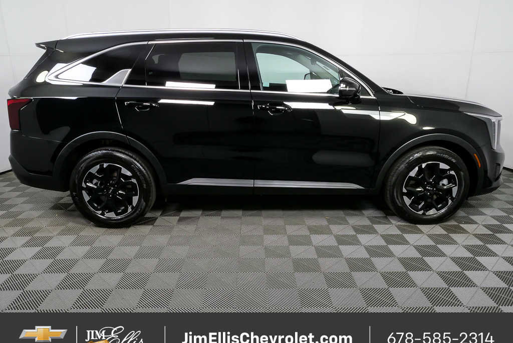 Used 2025 Kia Sorento S image 2
