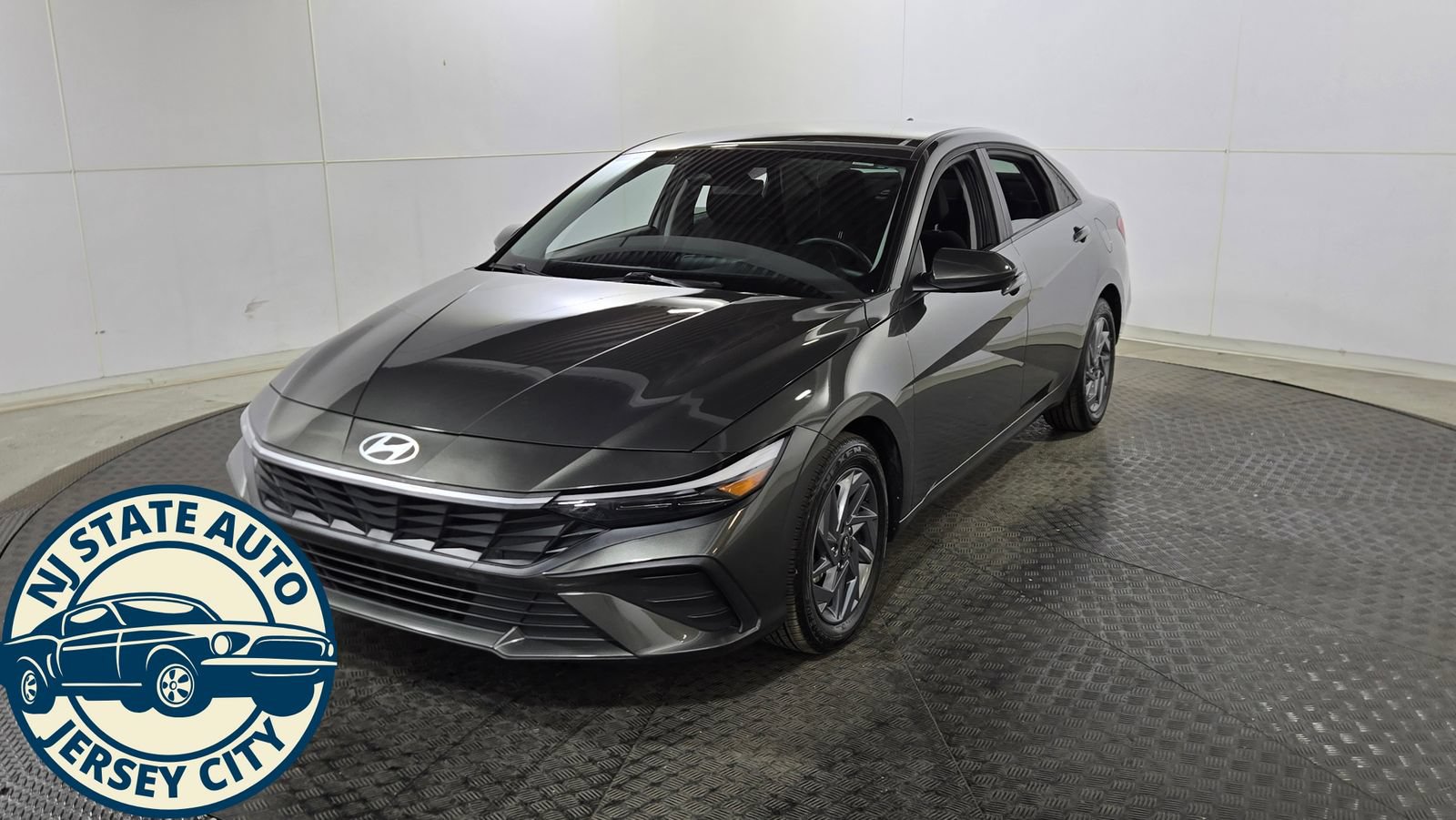 Used 2024 Hyundai Elantra Blue FWD image 3