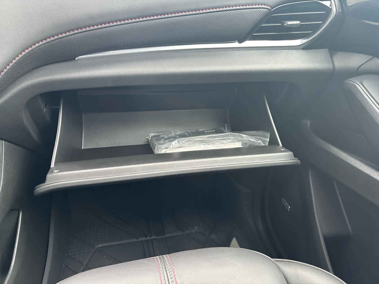 Used 2024 Chevrolet Traverse RS w/ LPO, Floor Liner Package image 21