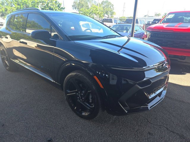 Used 2024 Chevrolet Equinox EV RS FWD image 3