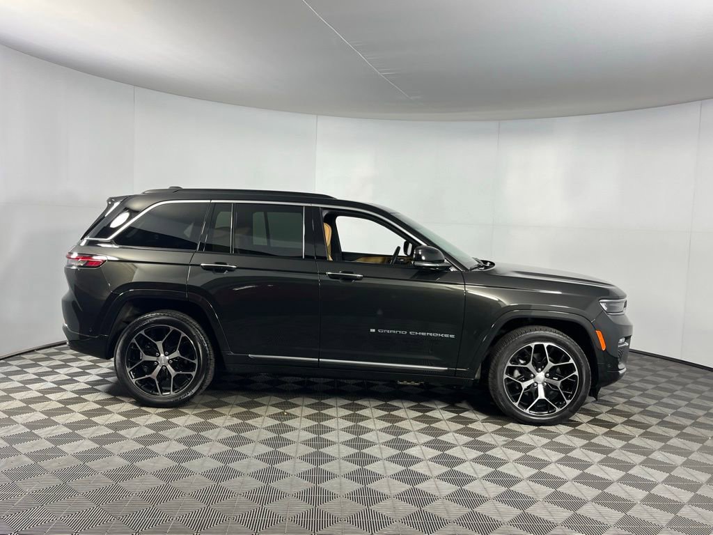 Used 2024 Jeep Grand Cherokee Summit image 5