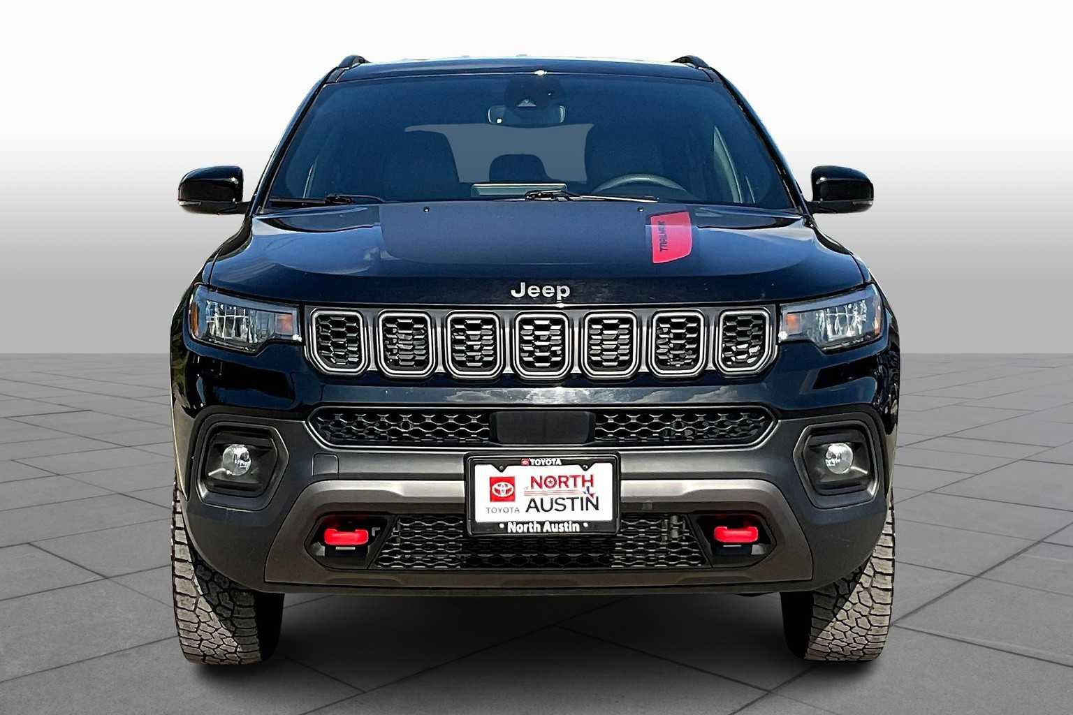 Used 2024 Jeep Compass Trailhawk image 5