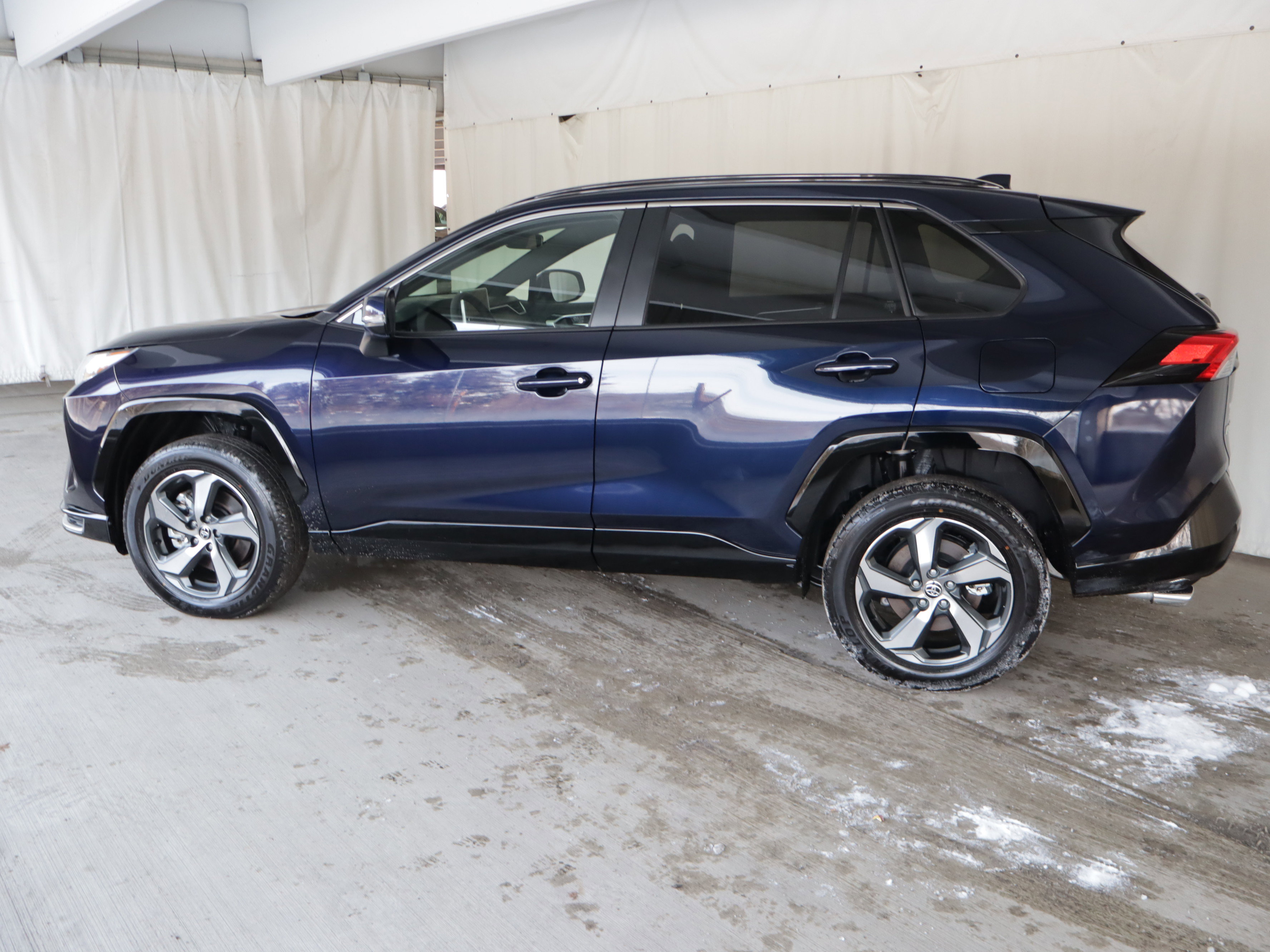 Used 2025 Toyota RAV4 SE image 25