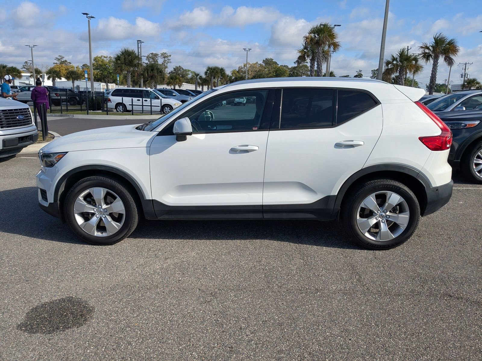 Used 2019 Volvo XC40 T5 Momentum image 7