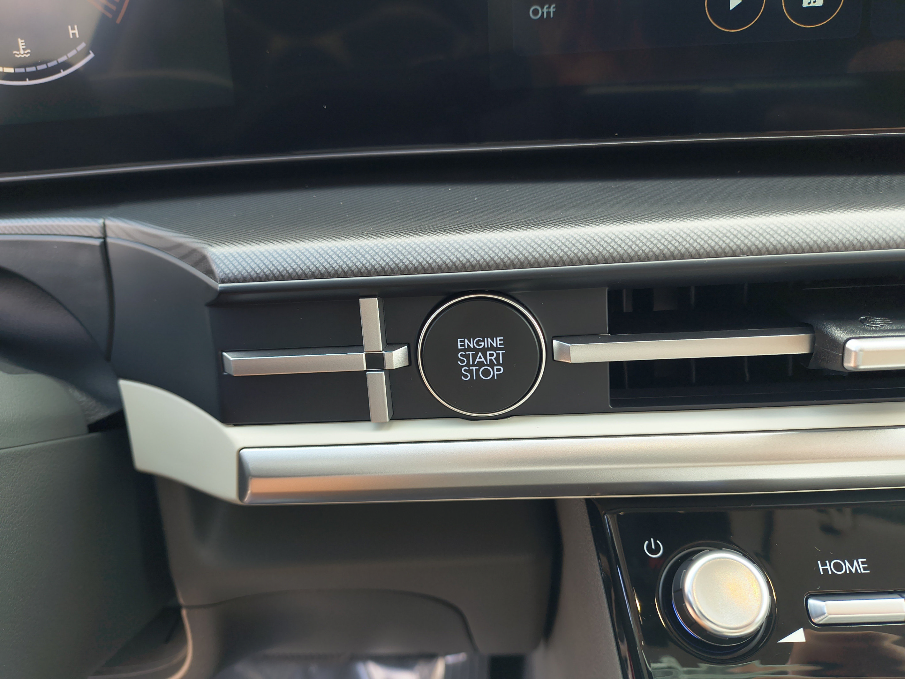 New 2027 Hyundai Santa Fe SEL FWD image 30
