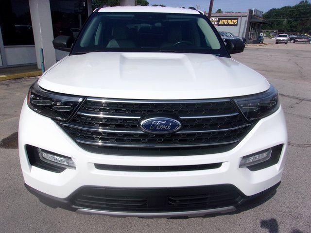Used 2022 Ford Explorer XLT w/ Equipment Group 202A image 3