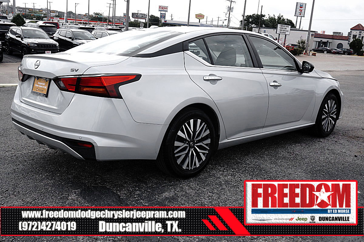 Used 2024 Nissan Altima 2.5 SV FWD image 5