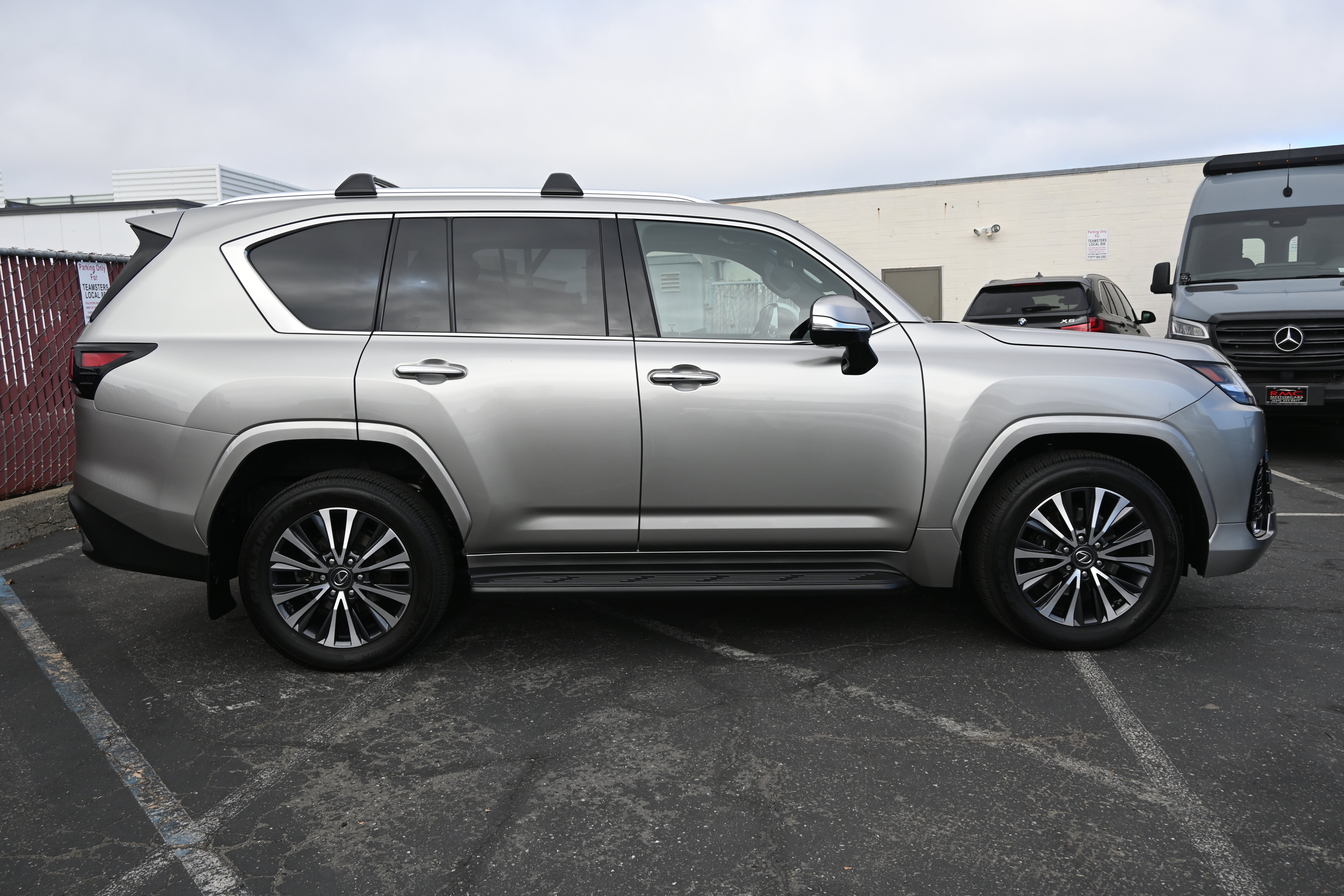 Used 2024 Lexus LX 600 4WD w/ Premium Package image 6