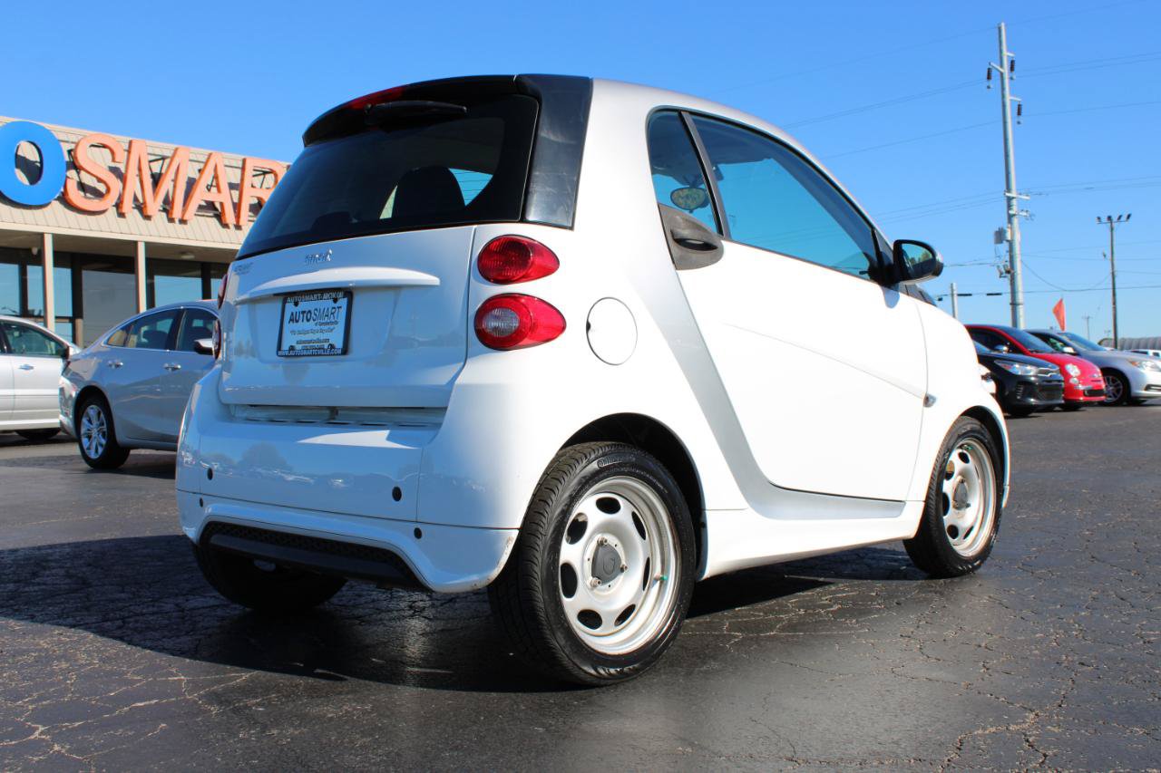 Used 2015 smart fortwo passion RWD image 4