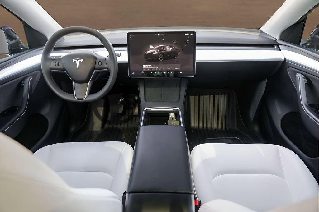 Used 2025 Tesla Model Y Long Range image 22