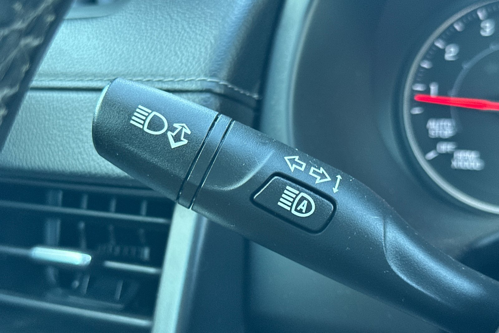 Used 2024 GMC Terrain SLT FWD image 36