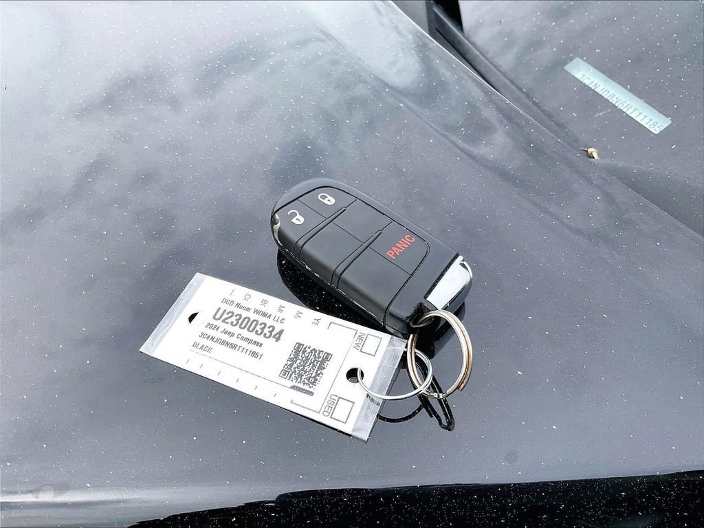 Used 2024 Jeep Compass Latitude AWD/4WD image 30