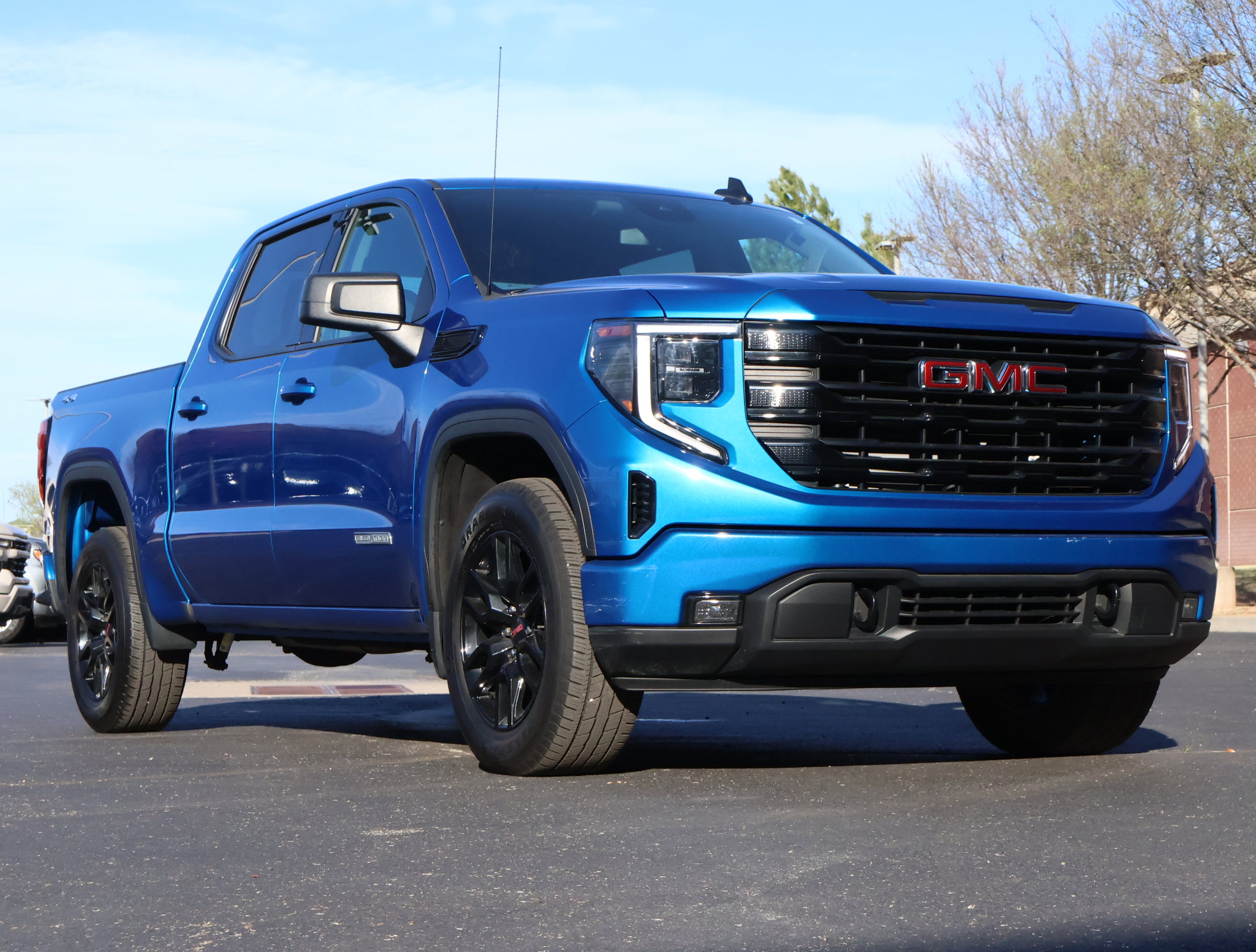 Used 2024 GMC Sierra 1500 Elevation image 1