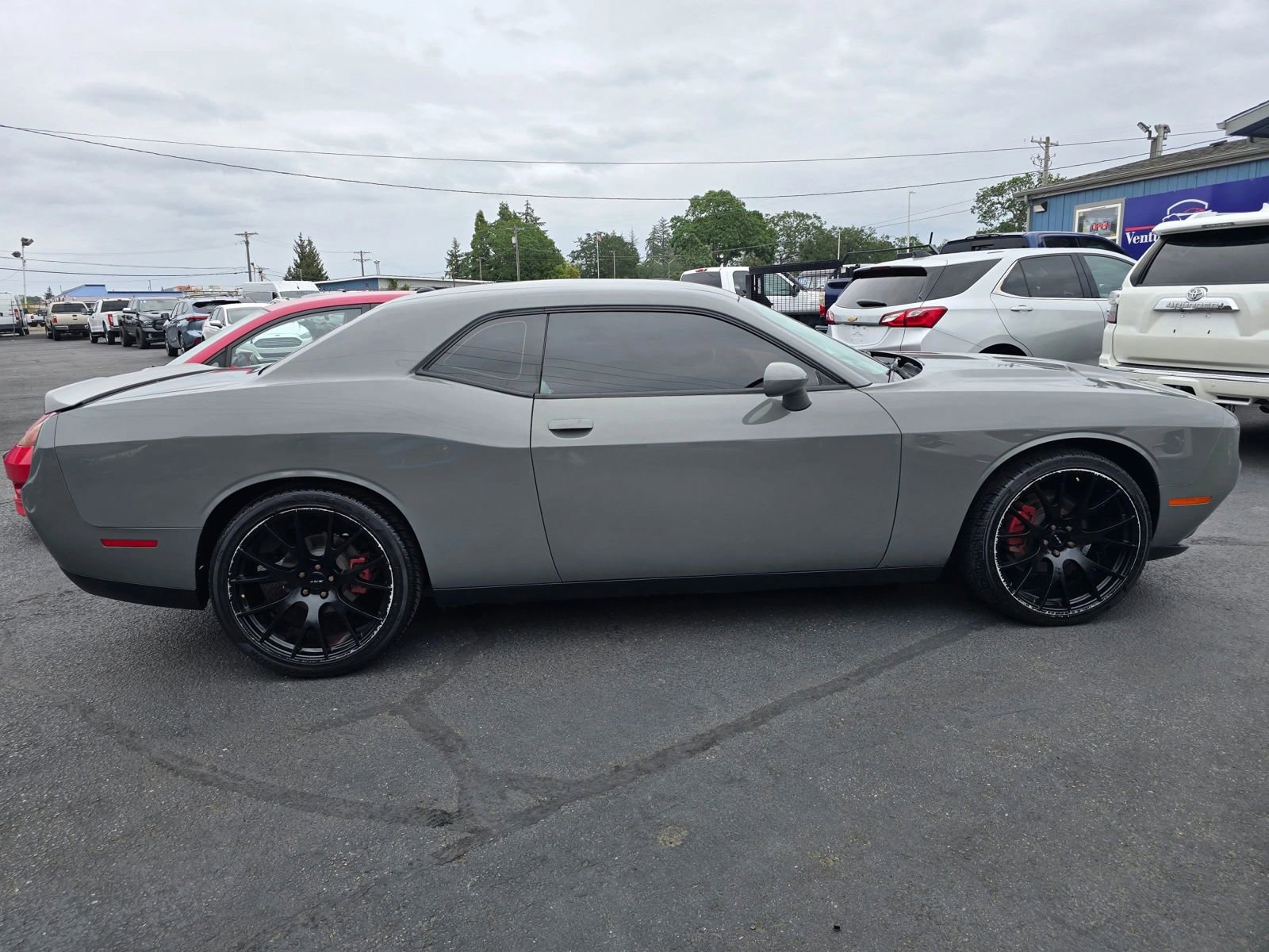 Used 2018 Dodge Challenger SXT RWD image 6