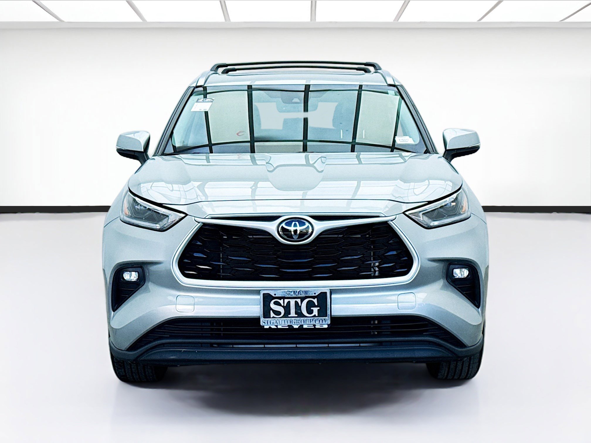 Used 2021 Toyota Highlander XLE image 2