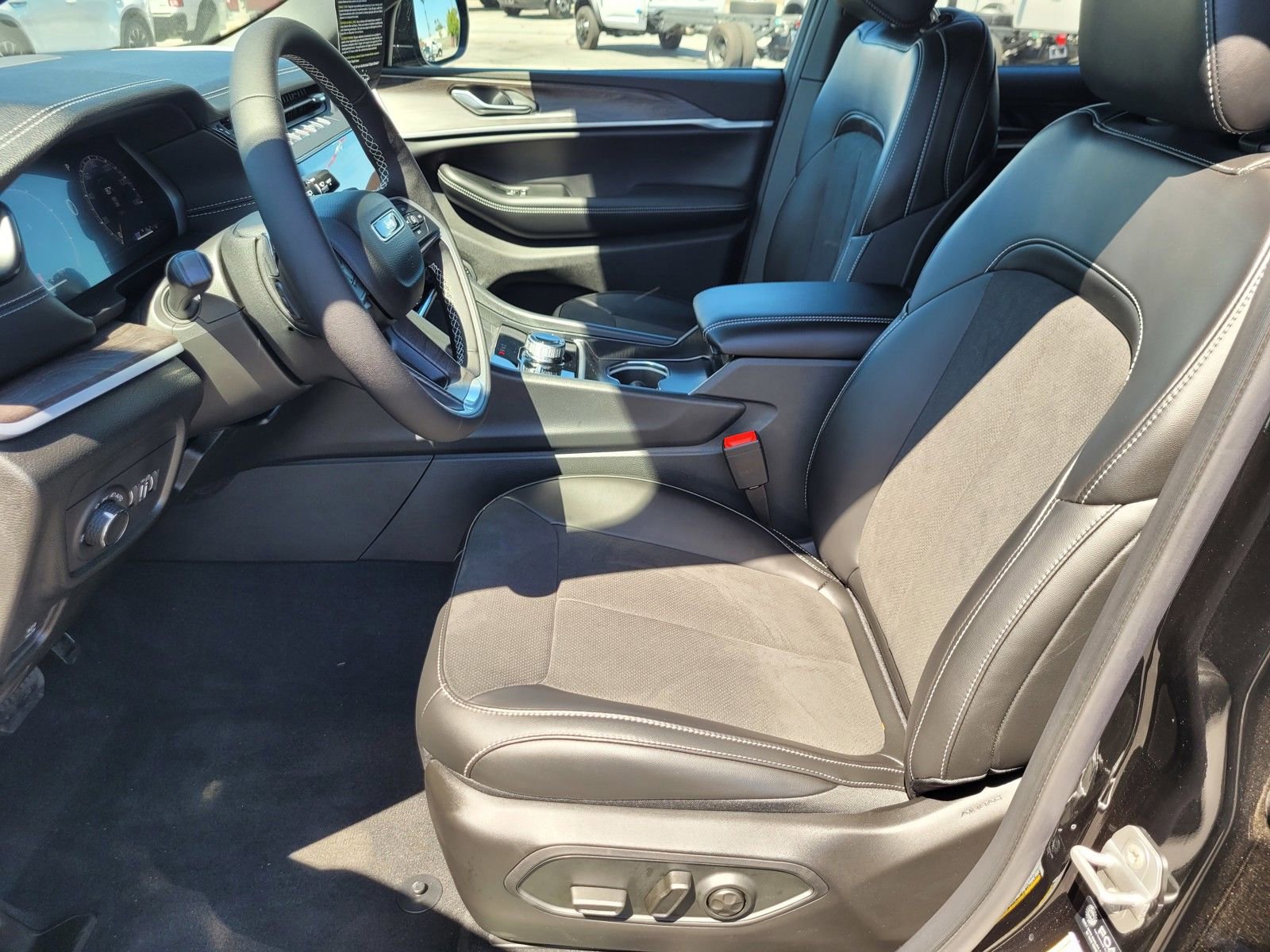 New 2026 Jeep Grand Cherokee L 4WD image 12