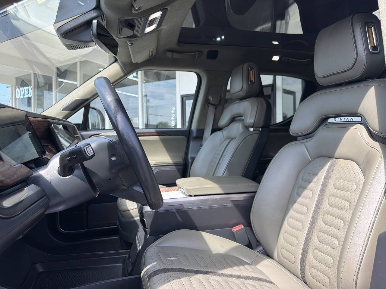 Used 2022 Rivian R1T Adventure AWD/4WD image 26