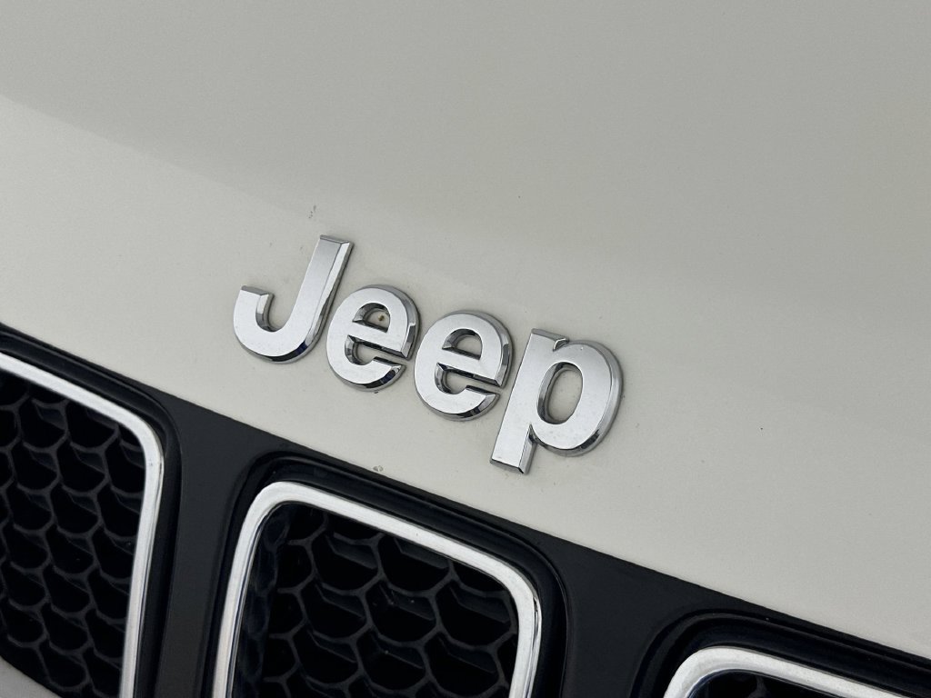 Used 2019 Jeep Compass Limited AWD/4WD image 32