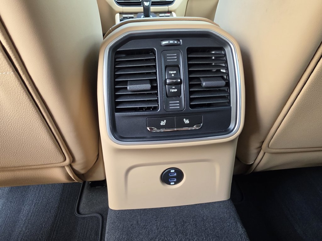 New 2026 Porsche Macan AWD/4WD image 18