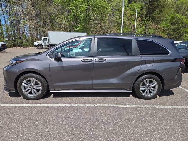 Used 2024 Toyota Sienna XLE w/ XLE Plus Package image 6