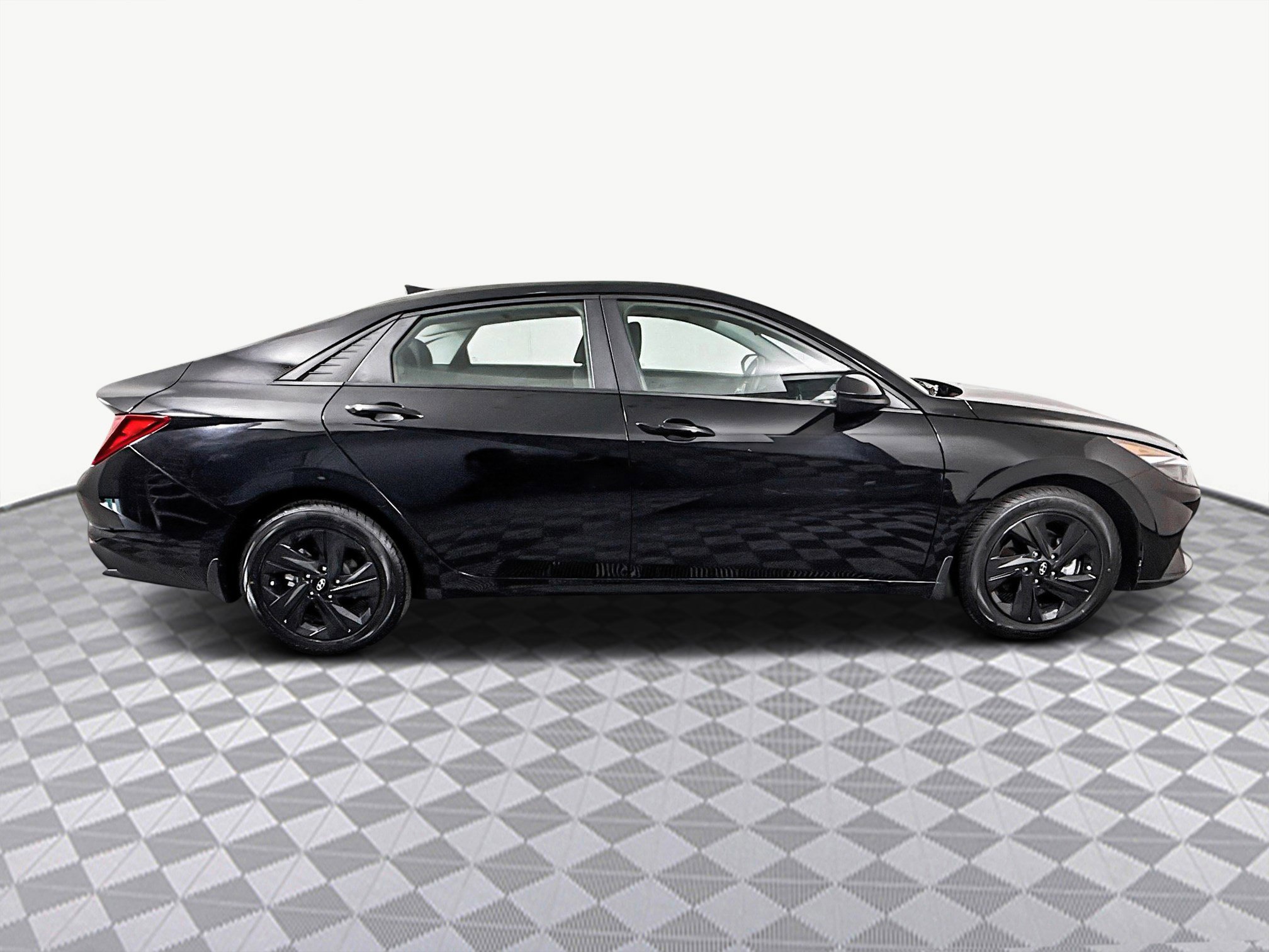 Used 2023 Hyundai Elantra SEL image 11