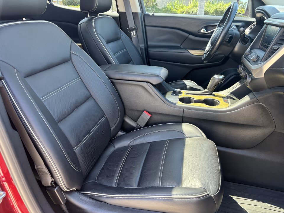 Used 2018 GMC Acadia Denali w/ Technology Package FWD image 16