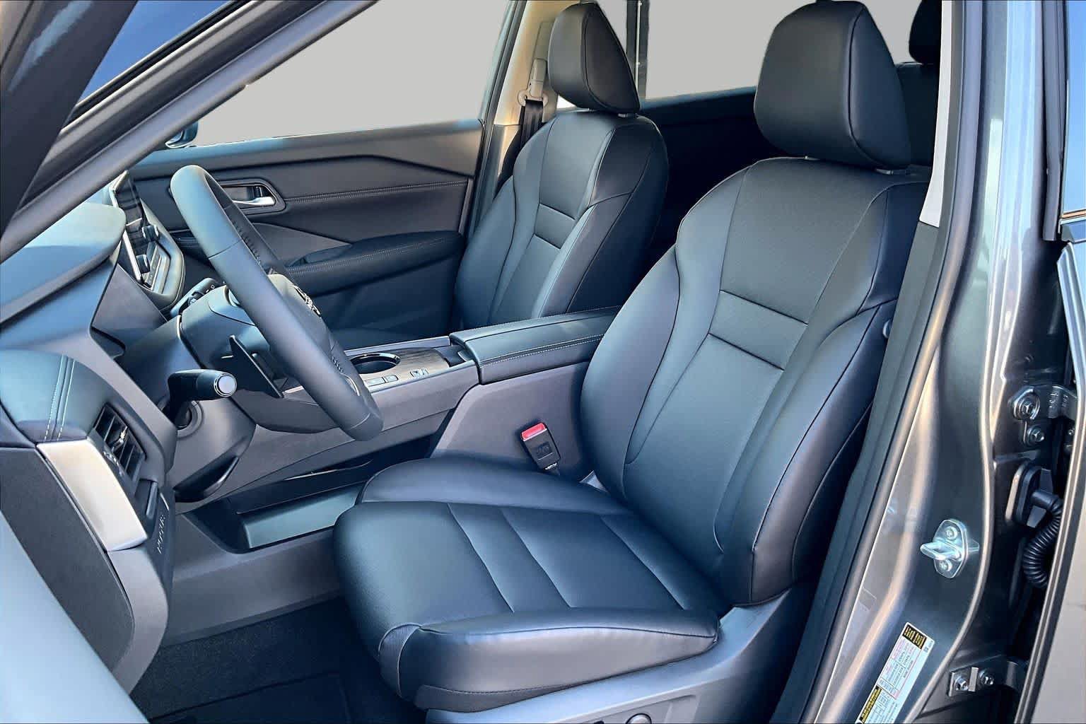 New 2027 Nissan Rogue Dark Armor FWD image 9