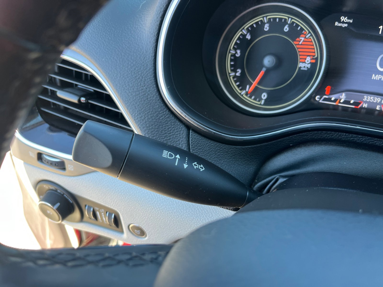 Used 2020 Jeep Cherokee Limited w/ Technology Group image 12