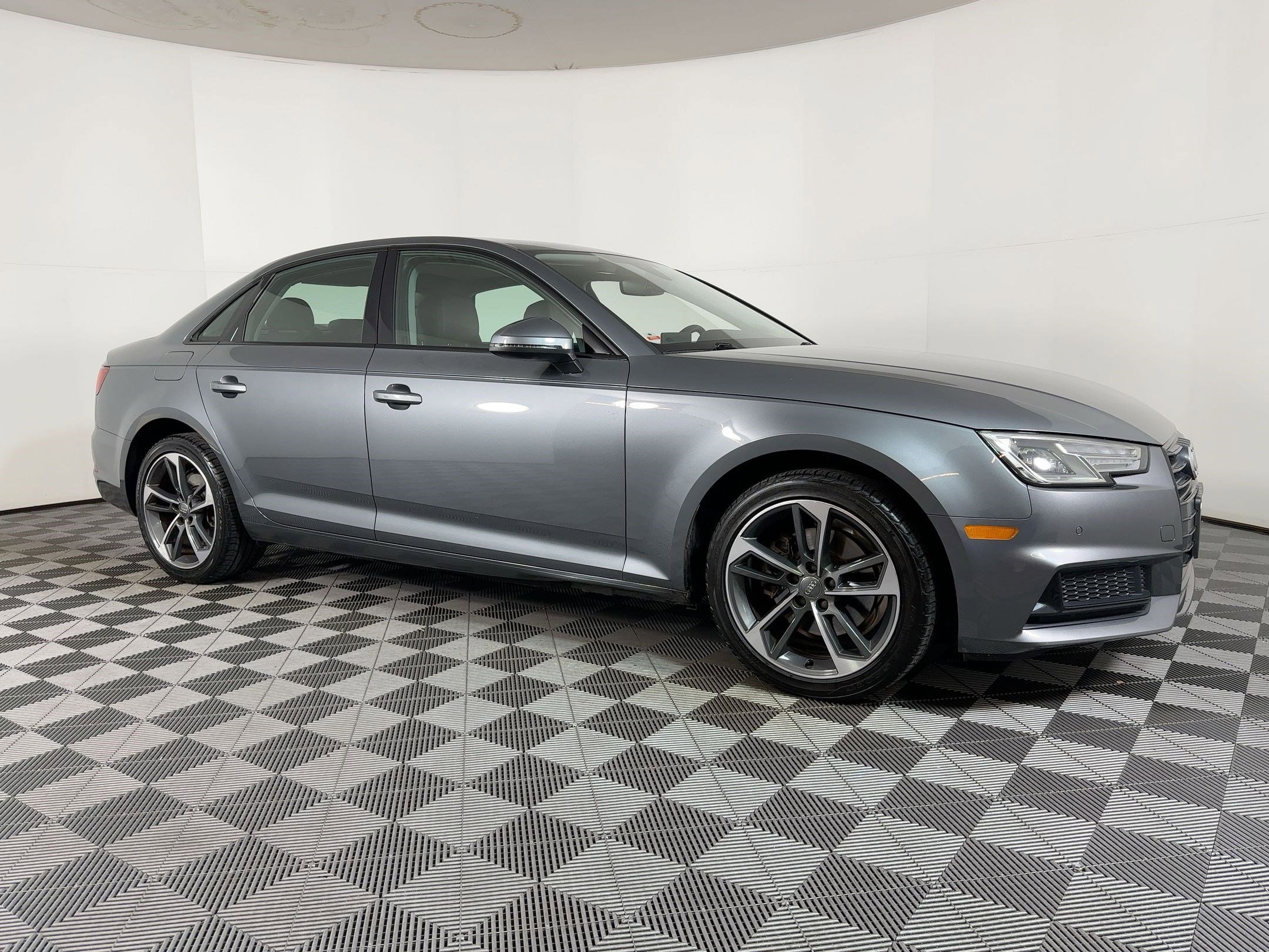 Used 2019 Audi A4 2.0T Premium image 5