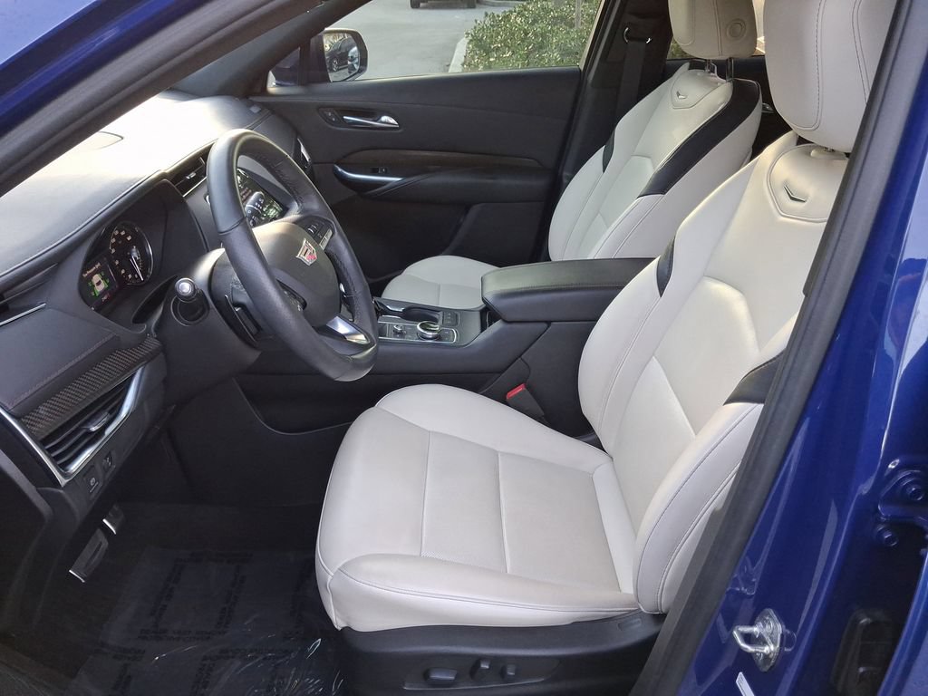 Used 2022 Cadillac XT4 Sport w/ Comfort Package FWD image 14
