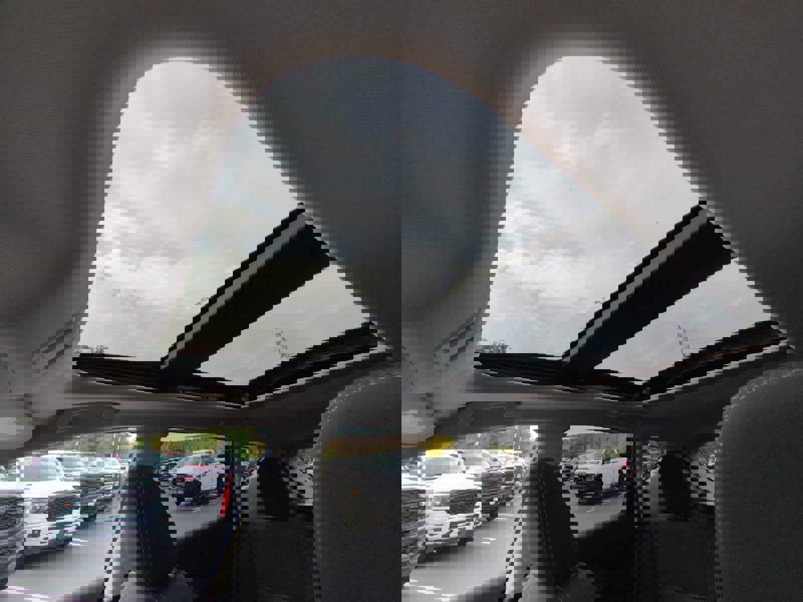 Used 2021 Nissan Murano SV image 2