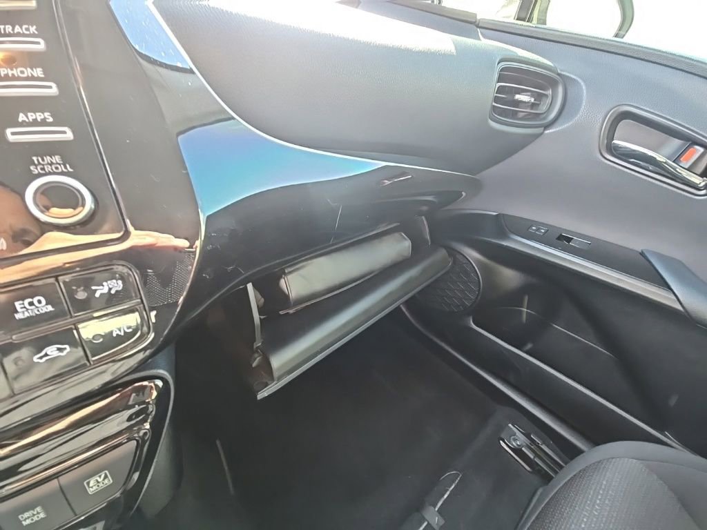 Used 2022 Toyota Prius LE image 19