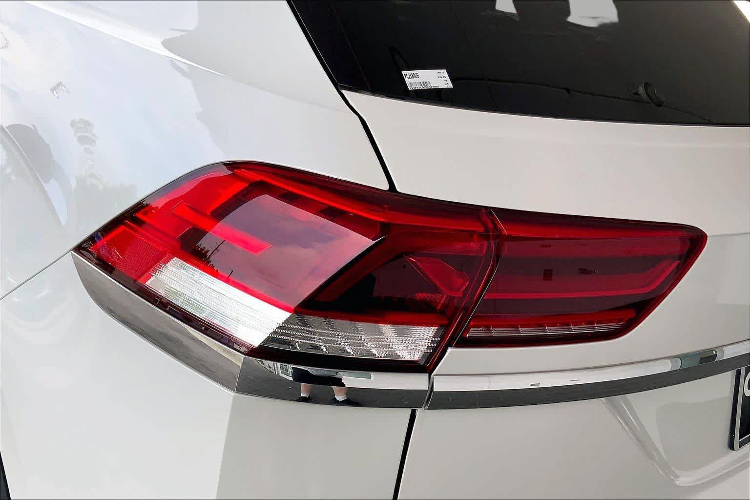Used 2023 Volkswagen Atlas Cross Sport SEL Premium R-Line AWD/4WD image 29