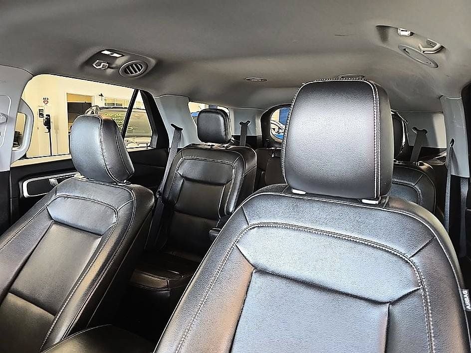 Used 2020 Ford Explorer XLT w/ Equipment Group 202A AWD/4WD image 25