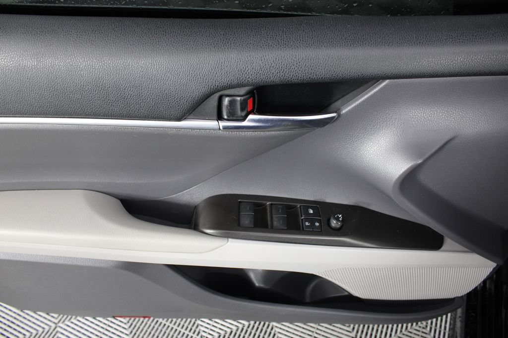 Used 2021 Toyota Camry SE FWD image 13