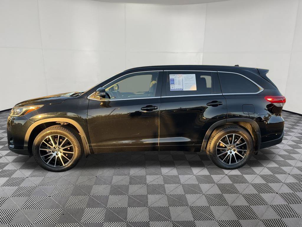 Used 2018 Toyota Highlander SE w/ Carpet Mat Package (TMS) AWD/4WD image 5