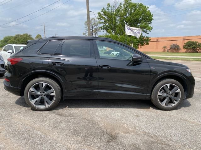 Used 2024 Audi Q4 e-tron Premium w/ Convenience Package image 6