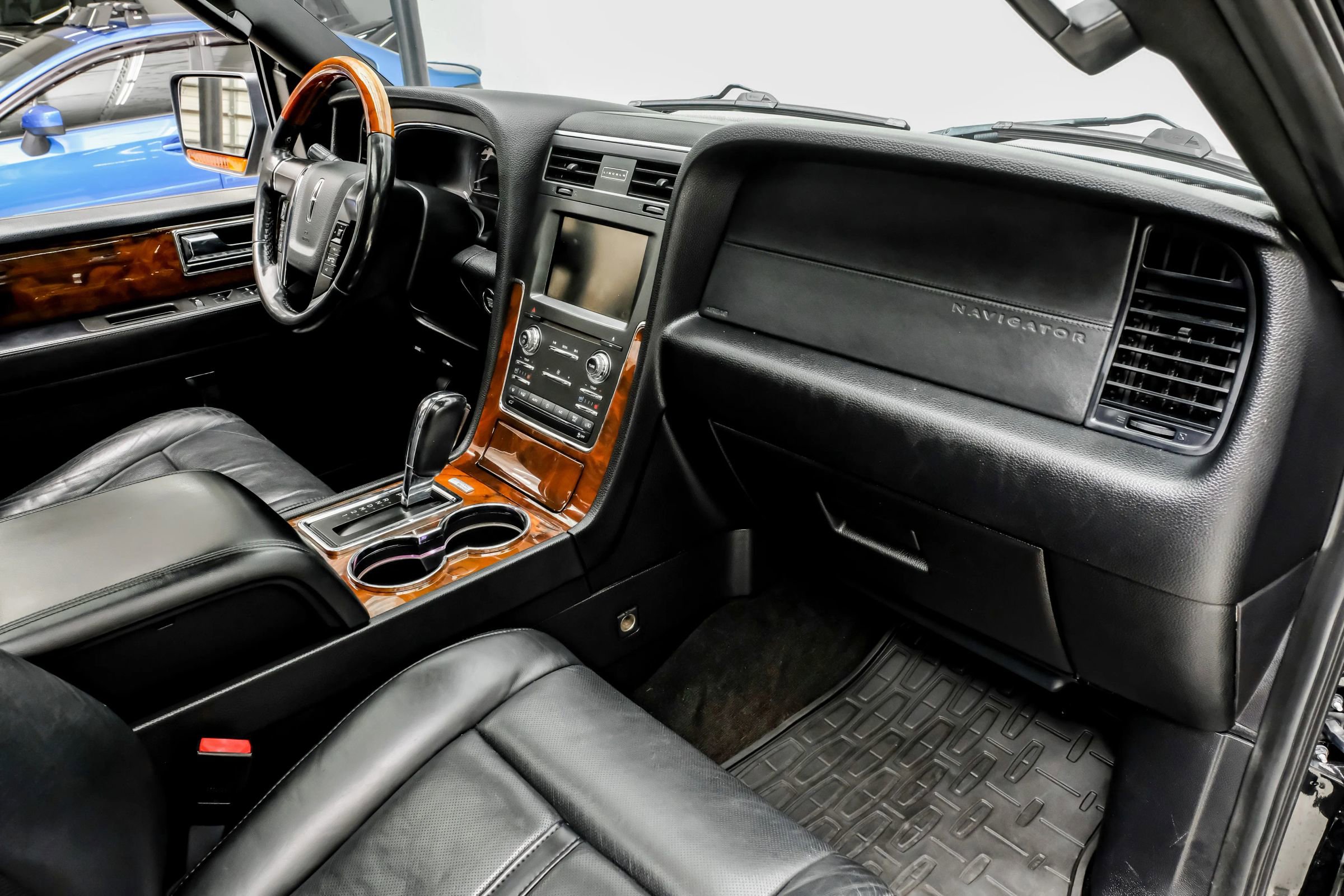 Used 2015 Lincoln Navigator 2WD image 15