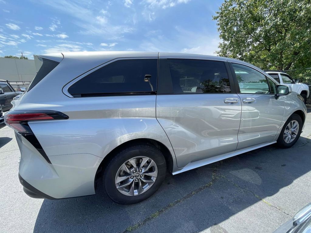 Used 2021 Toyota Sienna LE FWD image 22
