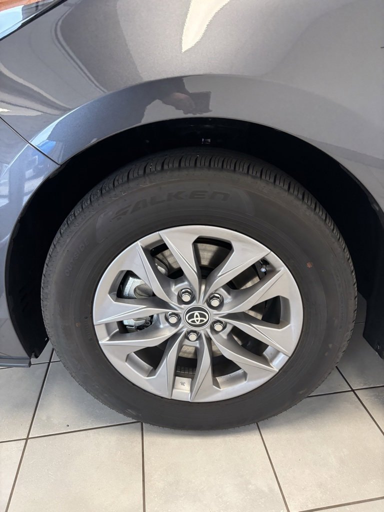 Used 2025 Toyota Sienna XLE image 29