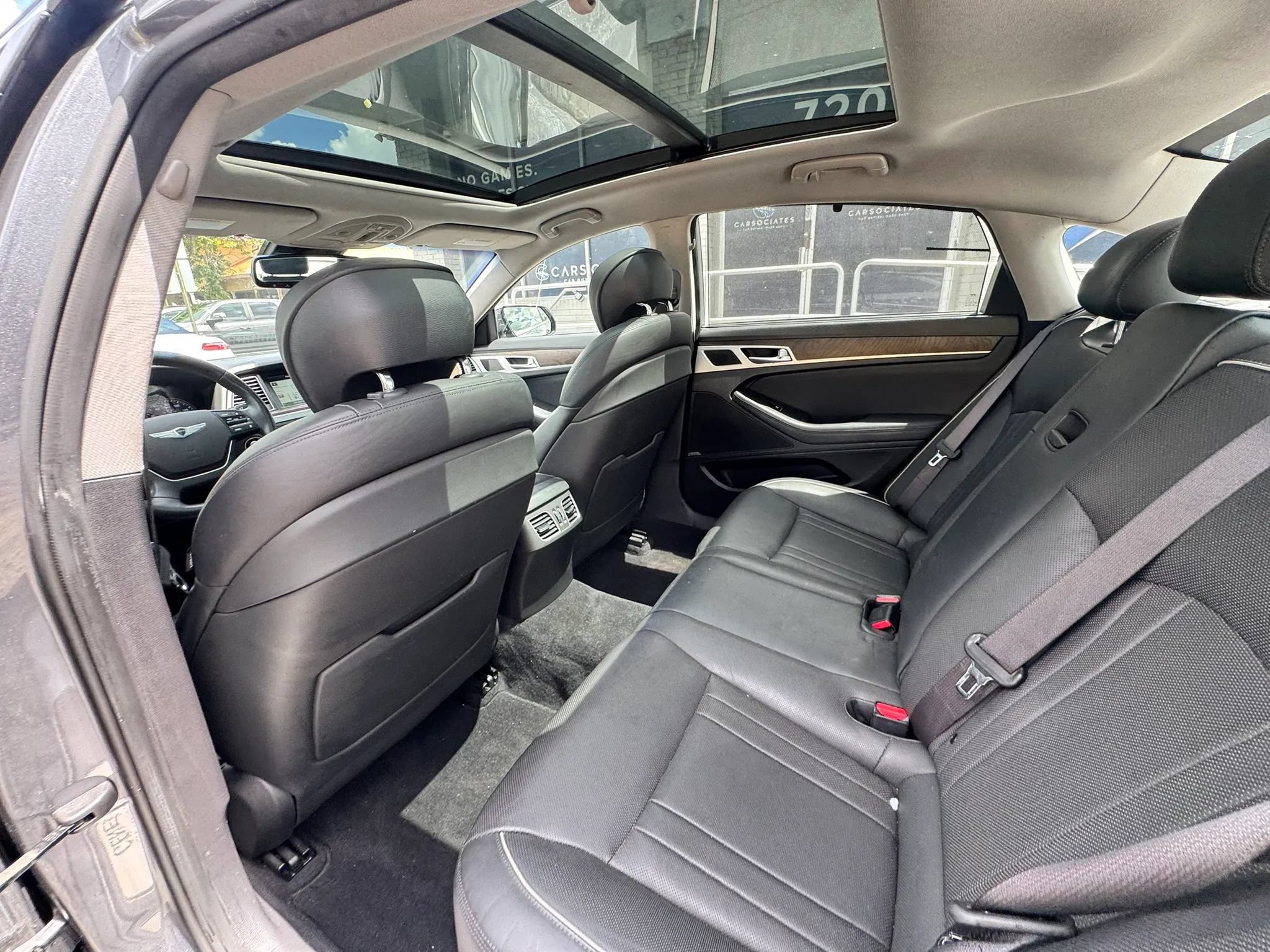Used 2015 Hyundai Genesis 5.0 RWD image 15