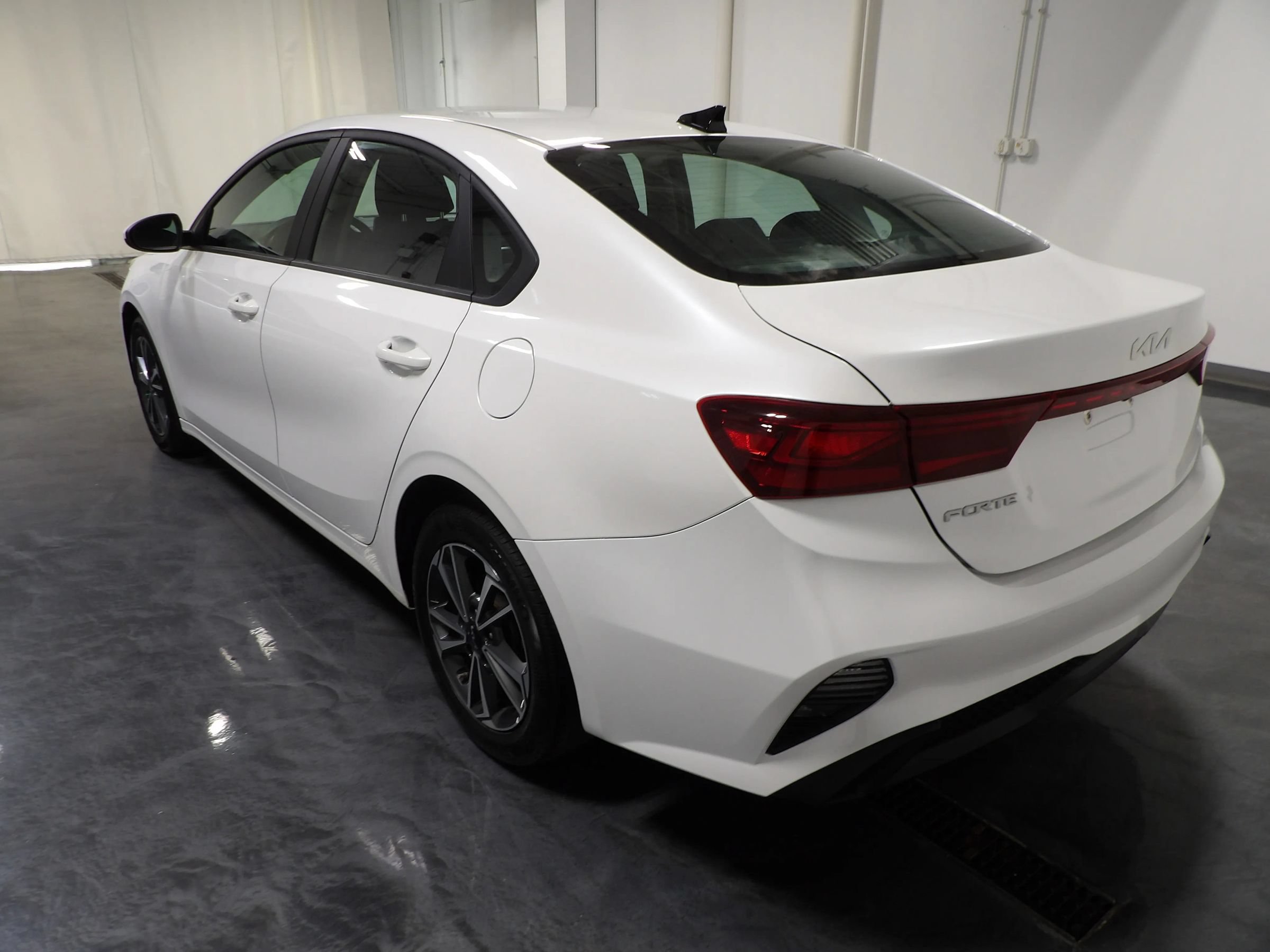 Used 2024 Kia Forte LXS FWD image 5
