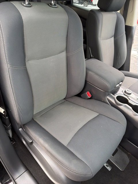 Used 2017 Nissan Pathfinder SV image 24