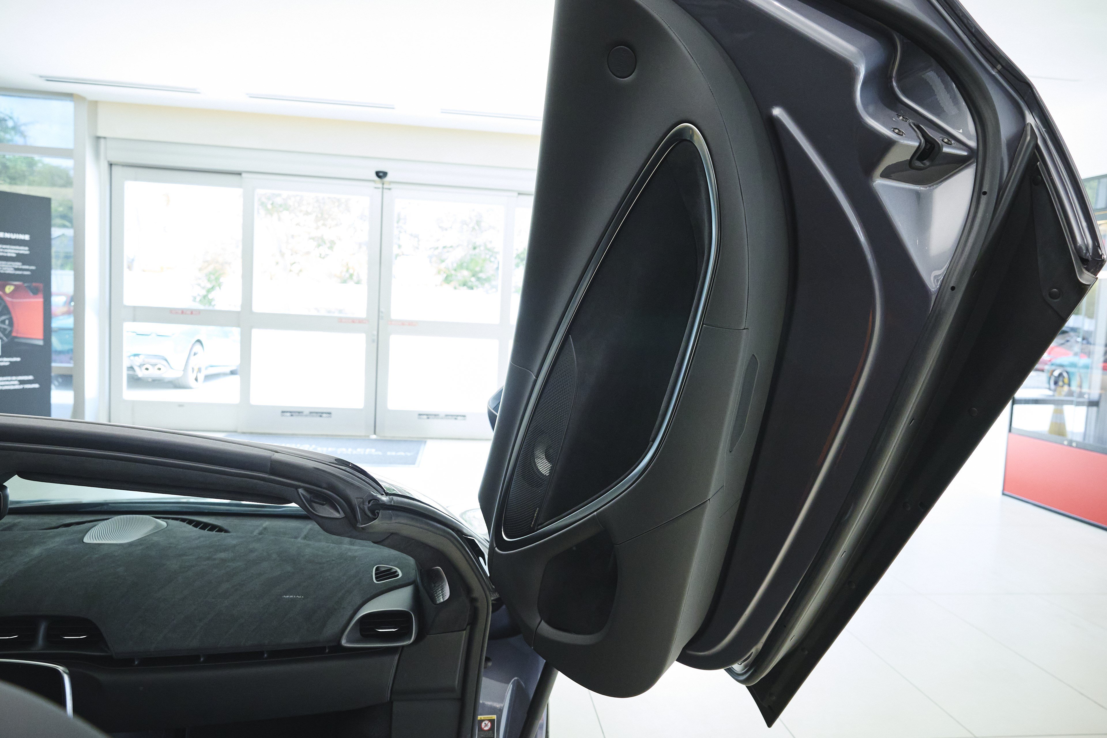 Used 2025 McLaren Artura Spider RWD image 14