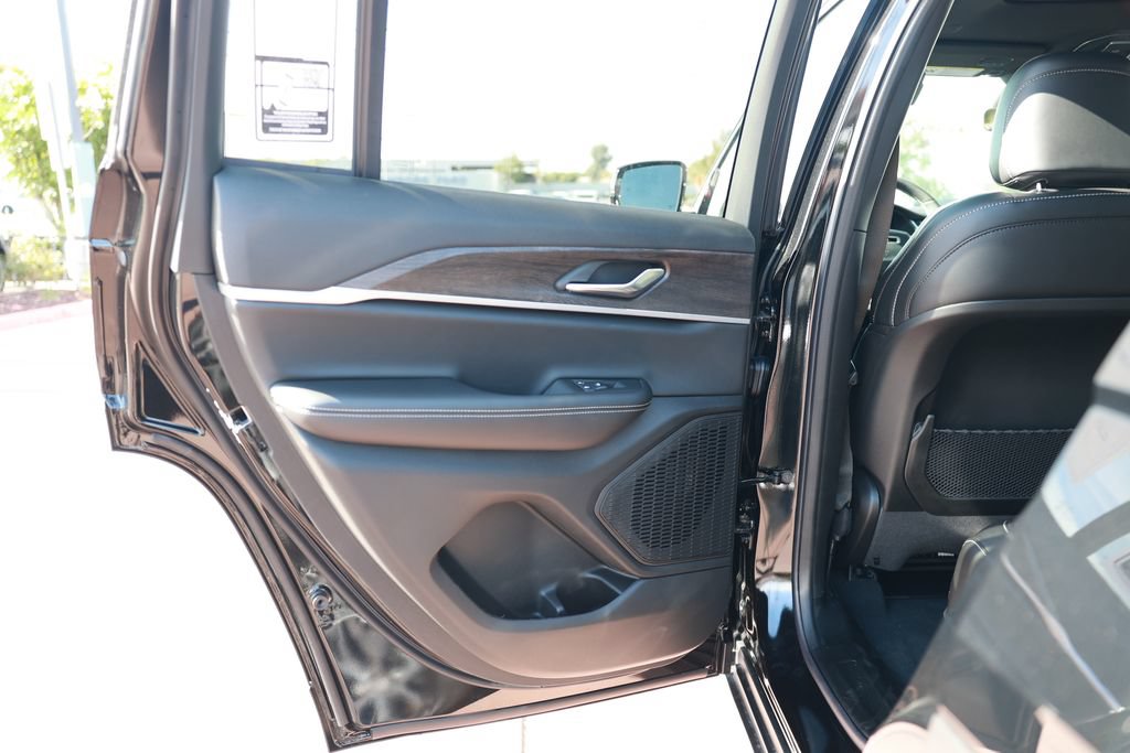 New 2025 Jeep Grand Cherokee Limited AWD/4WD image 31